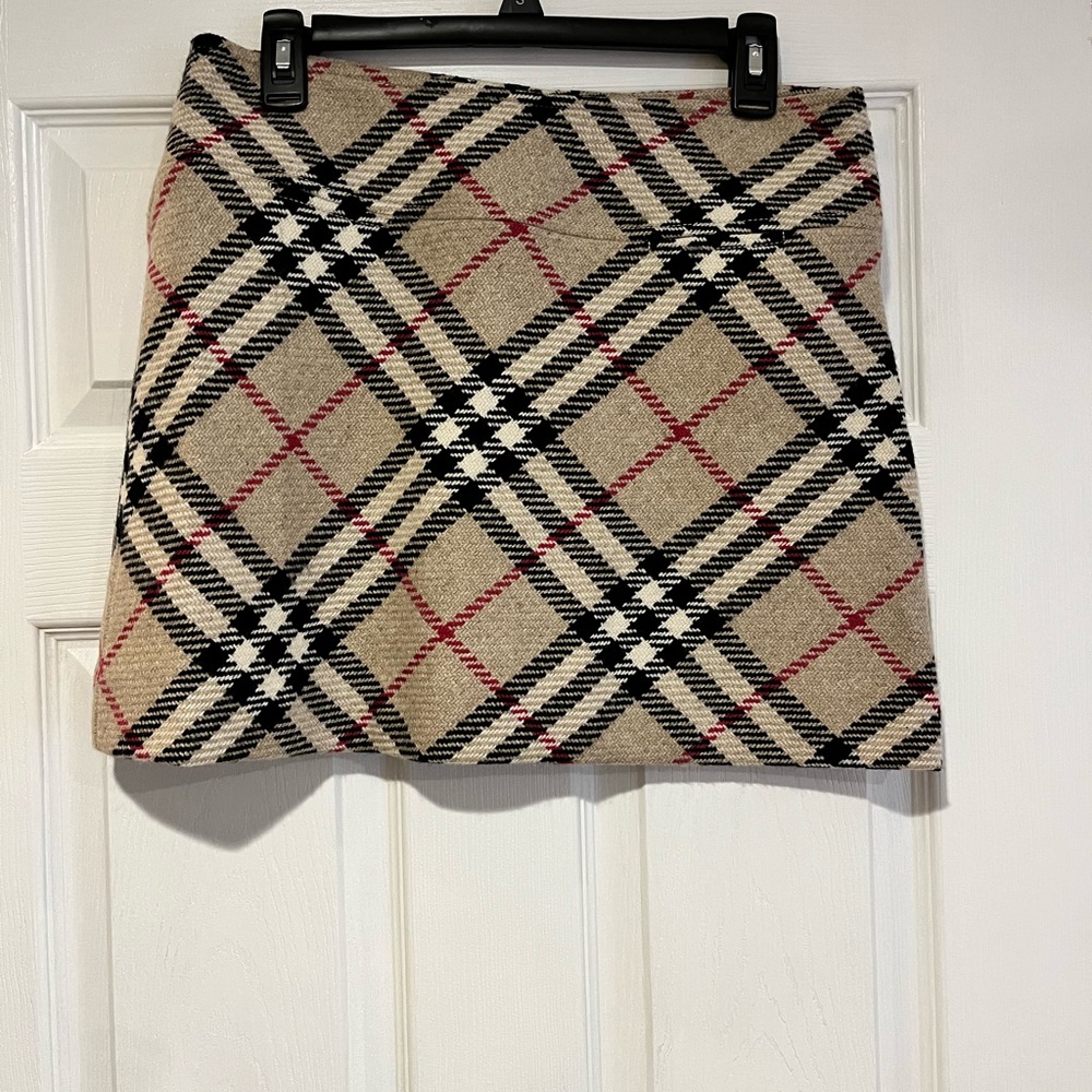 Burberry skirt size 10.